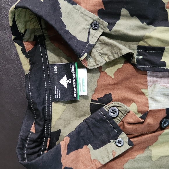 Like new LRG short sleeve button up camouflage shirt - Picture 4 of 5